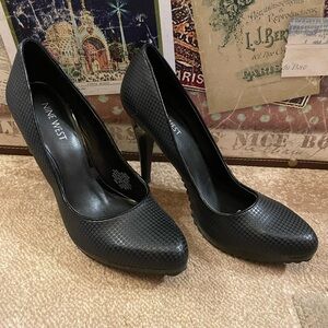 Nine West Sporty Black Women's Heels